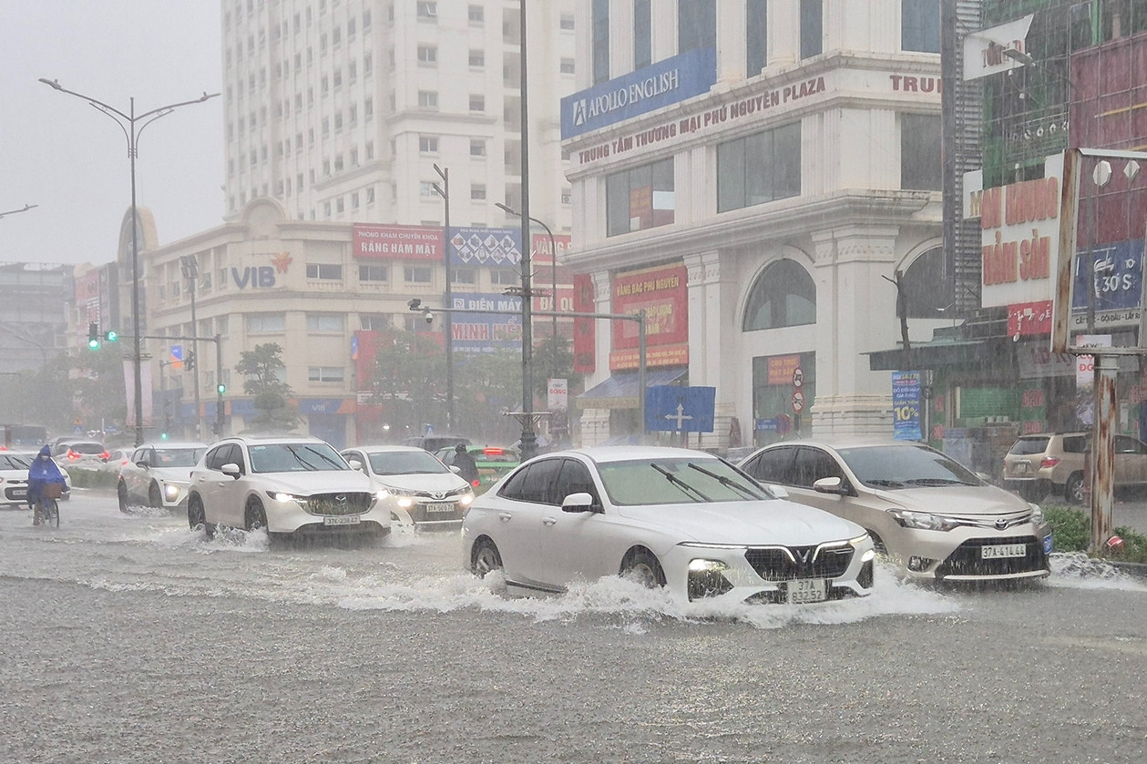 Điểm tên khu vực mưa lớn chiều tối 19/9, Vinh hứng mưa kỷ lục hơn 40 năm