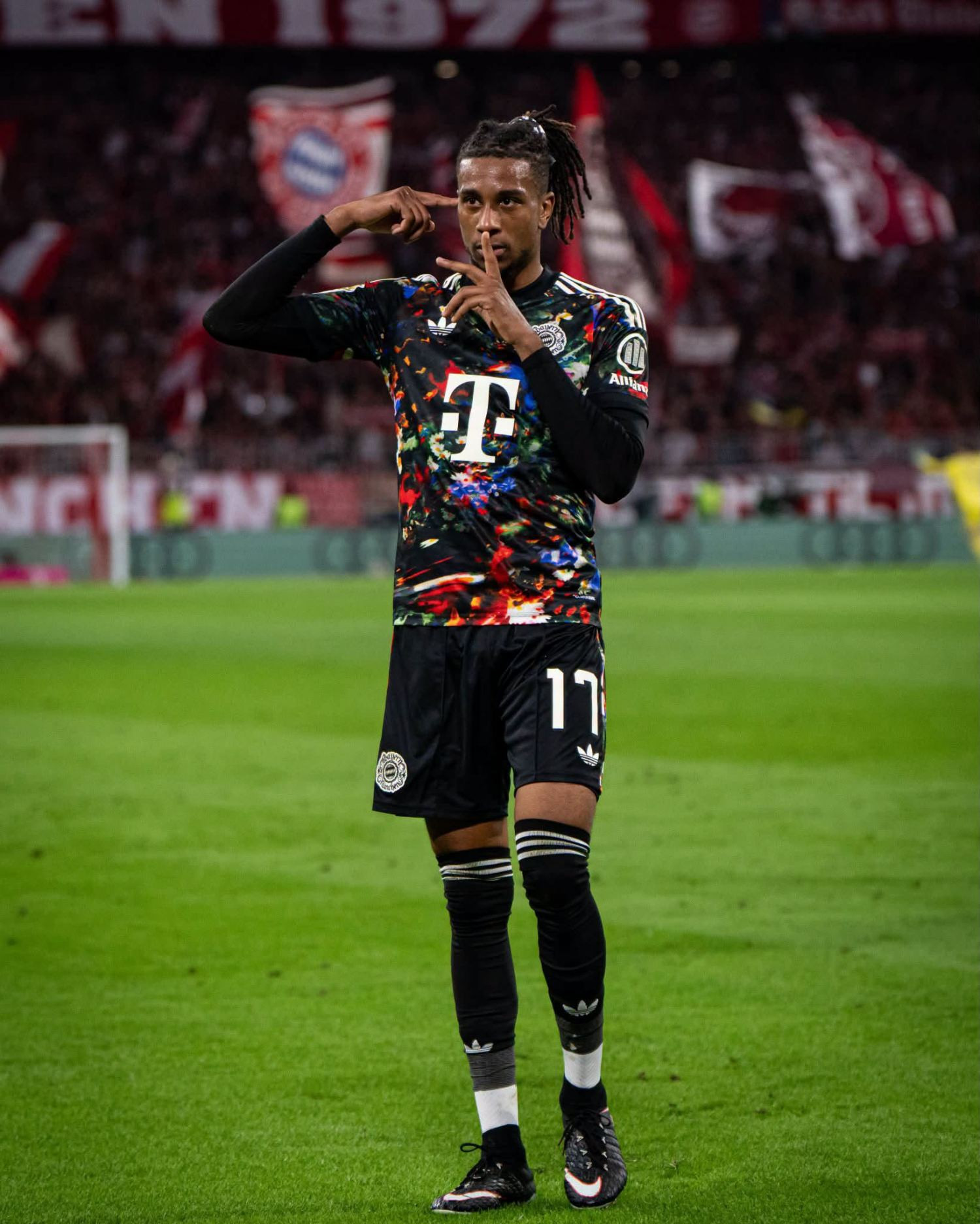 https://static-images.vnncdn.net/vps_images_publish/000001/000003/2026/9/19/bayern-munich-olise-177.jpeg