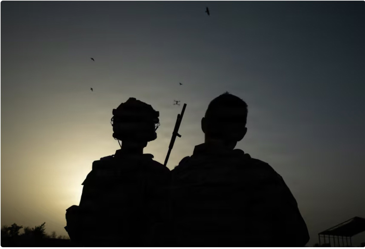 Các binh sĩ Mỹ tham gia huấn luyện về hệ thống bay không người lái. Ảnh: US Army
