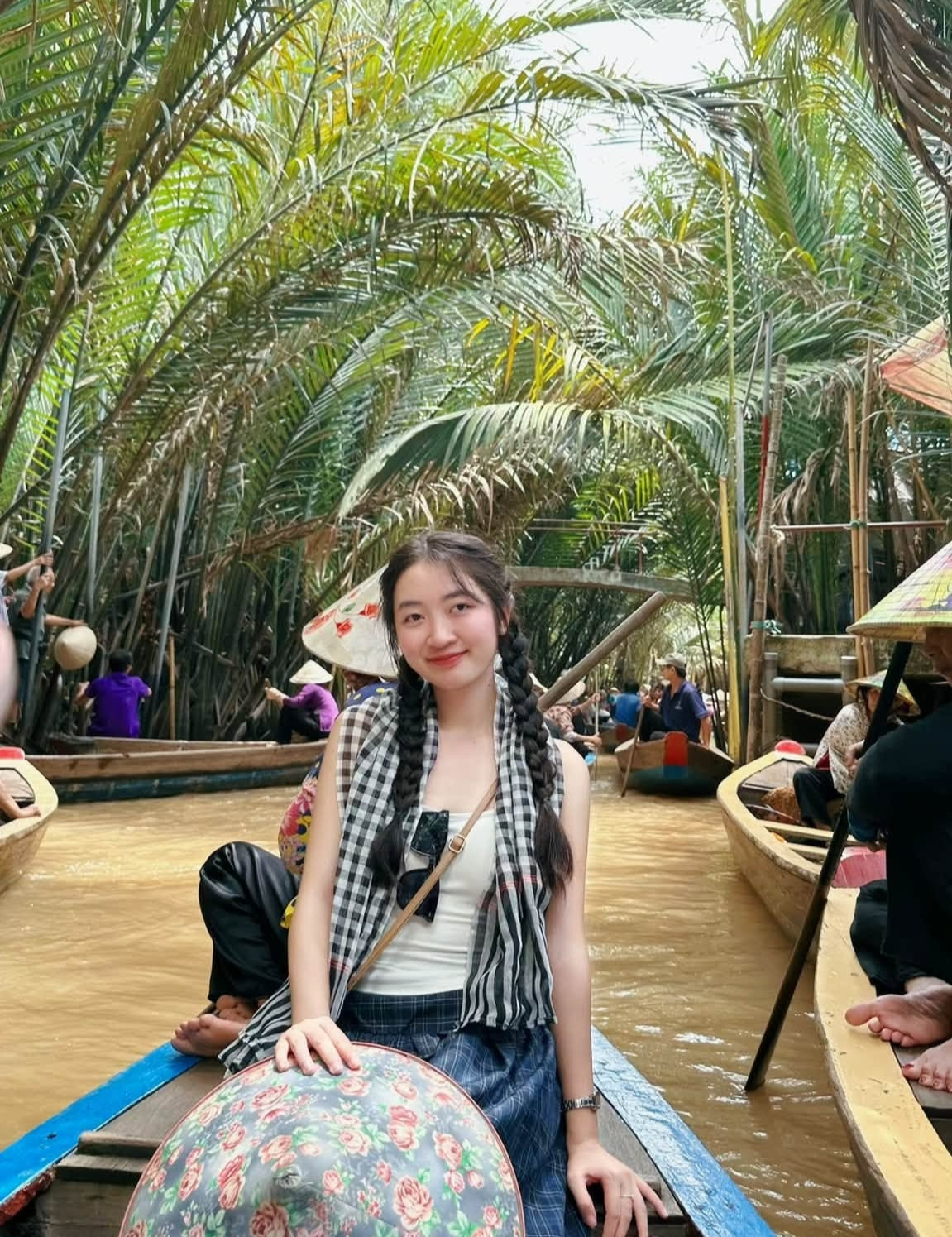 https://static-images.vnncdn.net/vps_images_publish/000001/000003/2026/9/19/co-gai-ha-noi-23-tuoi-nghi-viec-van-phong-danh-8-thang-song-tu-nui-toi-dao-1091.jpg