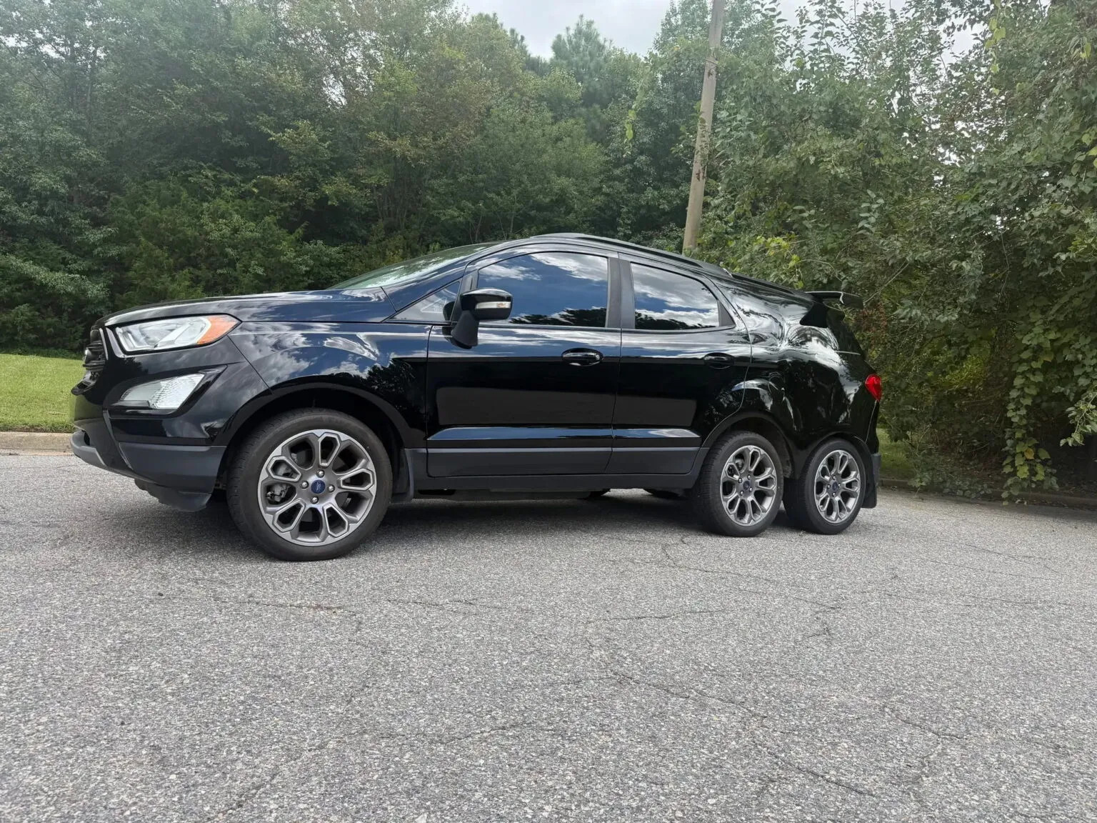 Ford Ecosport 6 banh 2.webp