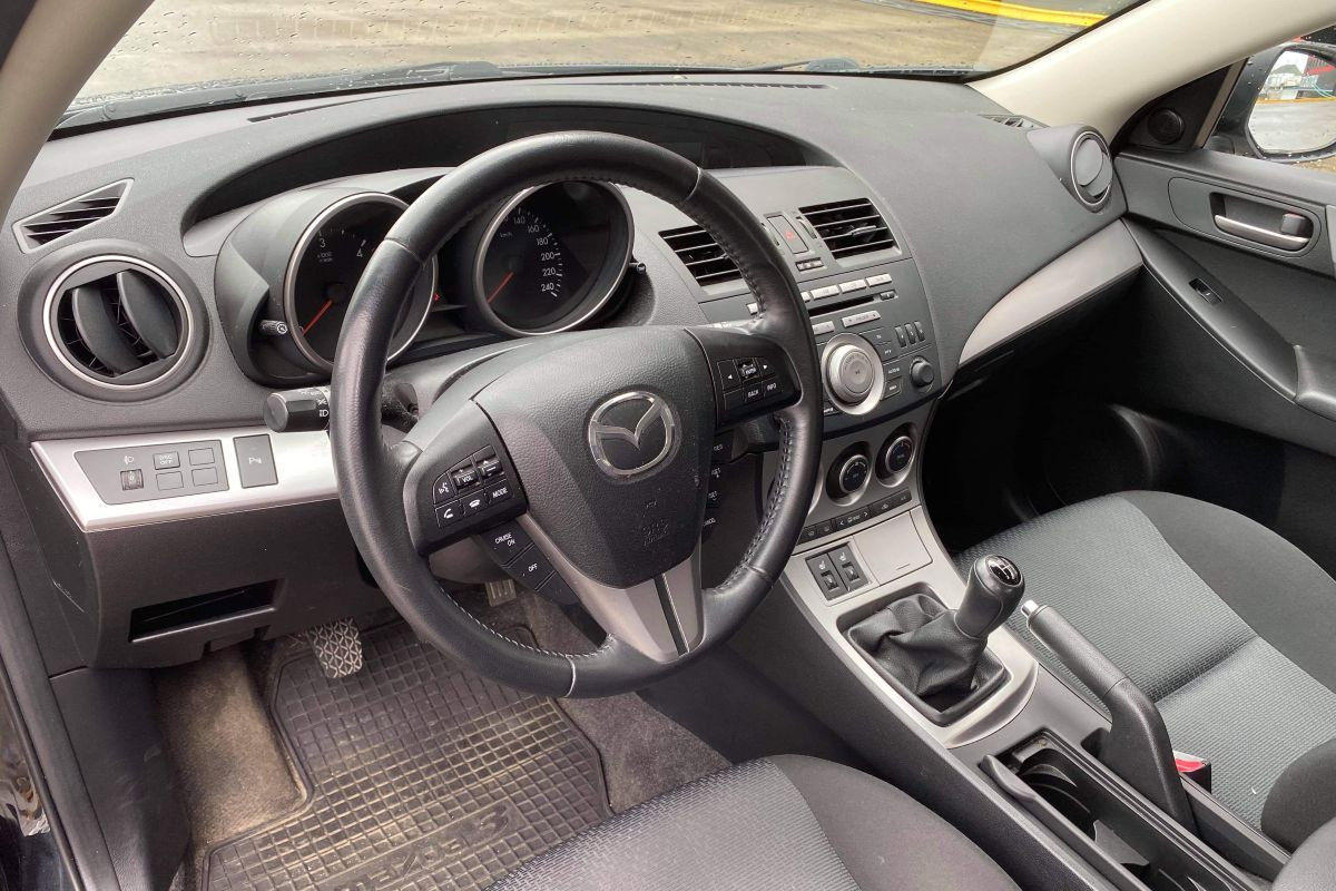 Mazda3 2010 MT.jpg