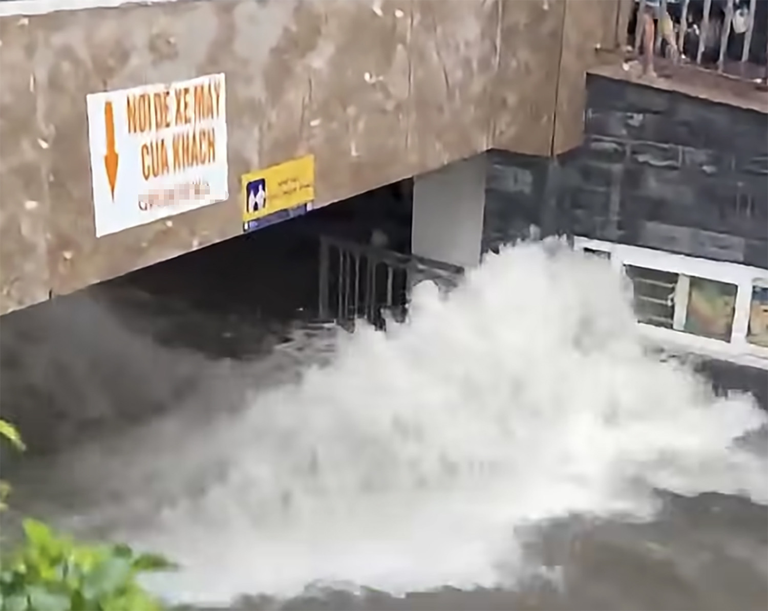 ngập hầm để xe.jpg