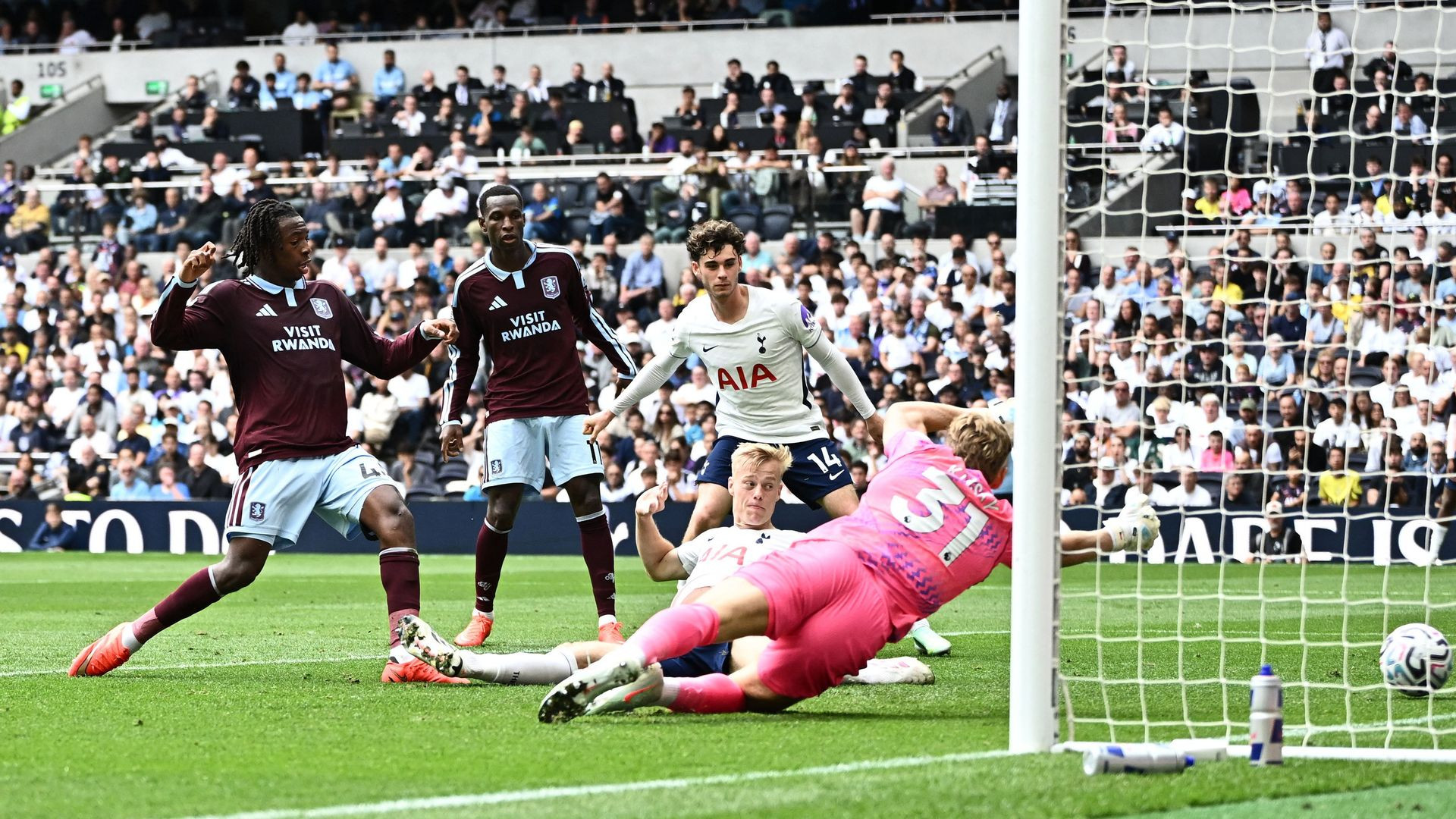 resources_premierleague_pulselive_com 2026 09 19T122213Z_907632043_UP1EM9J0YD0CE_RTRMADP_3_SOCCER ENGLAND TOT AVL (2).jpg