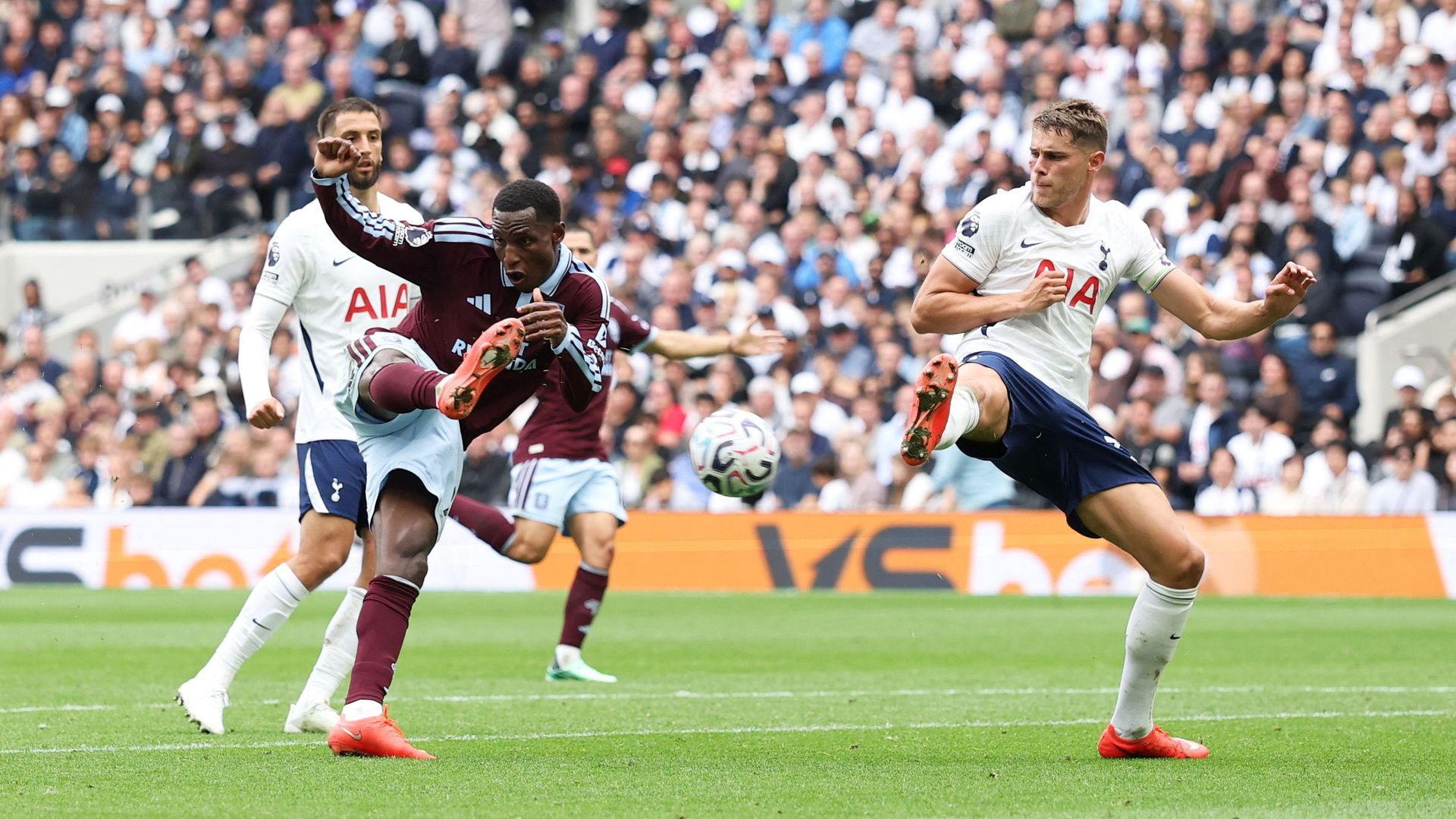 resources_premierleague_pulselive_com 2295426065.jpg