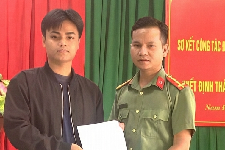 Thanh niên Tà Ôi, Cơ Tu viết đơn tình nguyện tham gia nghĩa vụ Công an