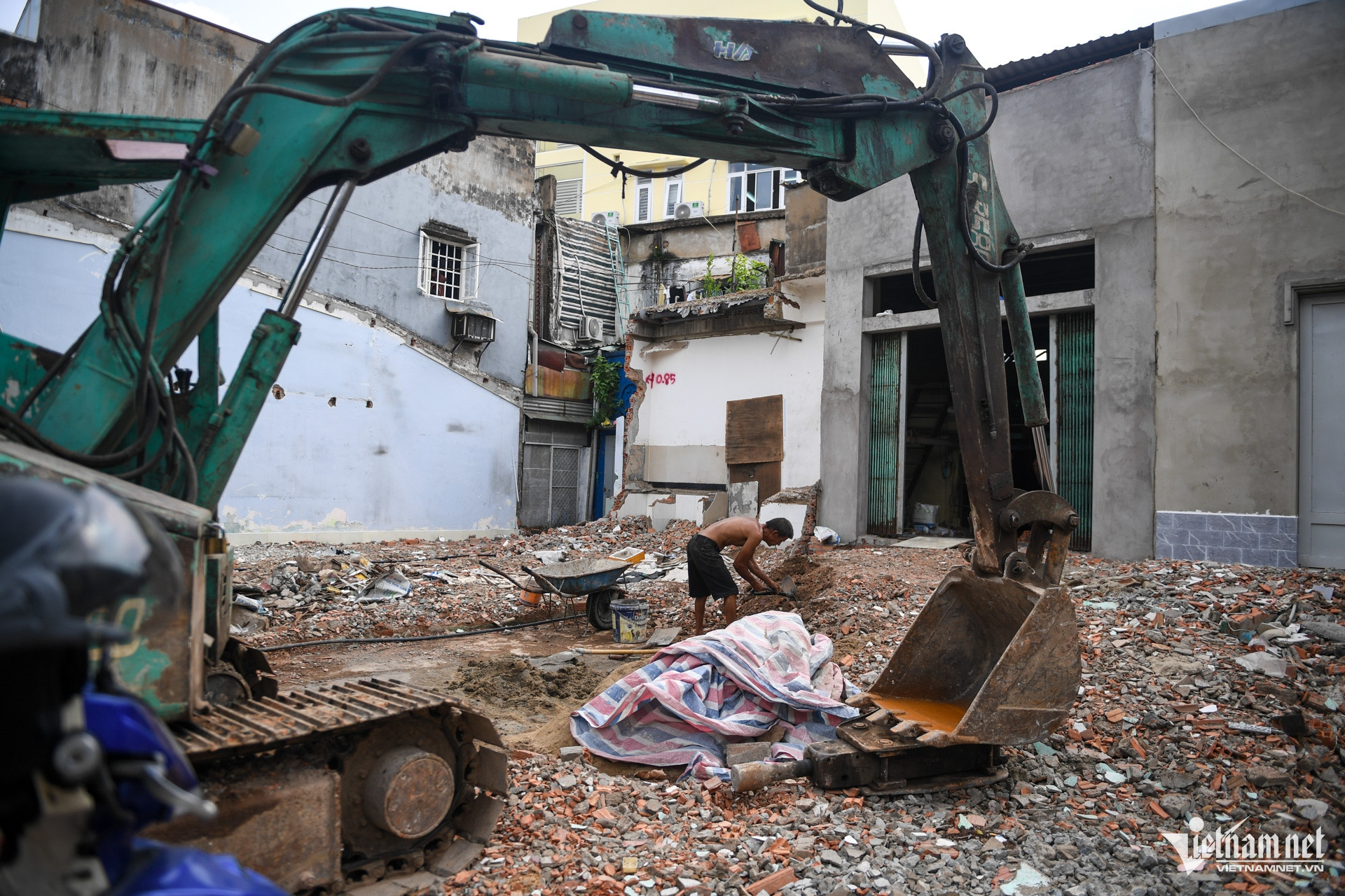 https://static-images.vnncdn.net/vps_images_publish/000001/000003/2026/9/19/w-cau-duong-binh-tien-nguyen-hue-5-2353.jpg