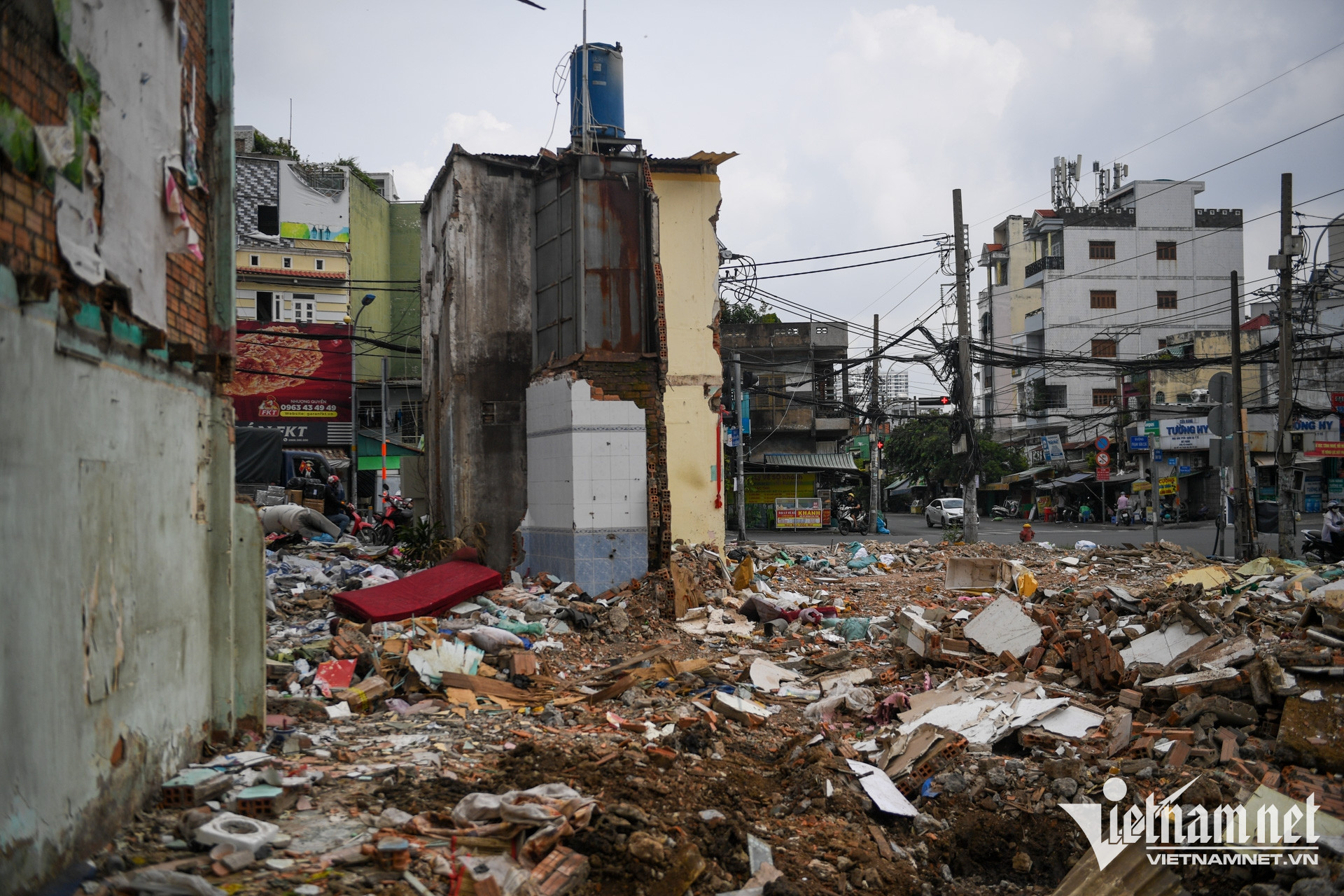 https://static-images.vnncdn.net/vps_images_publish/000001/000003/2026/9/19/w-cau-duong-binh-tien-nguyen-hue-7-2355.jpg