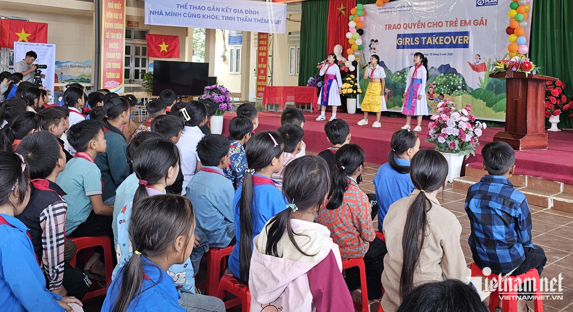 W-truyen thong trao quyen cho tre em gai 01.jpg