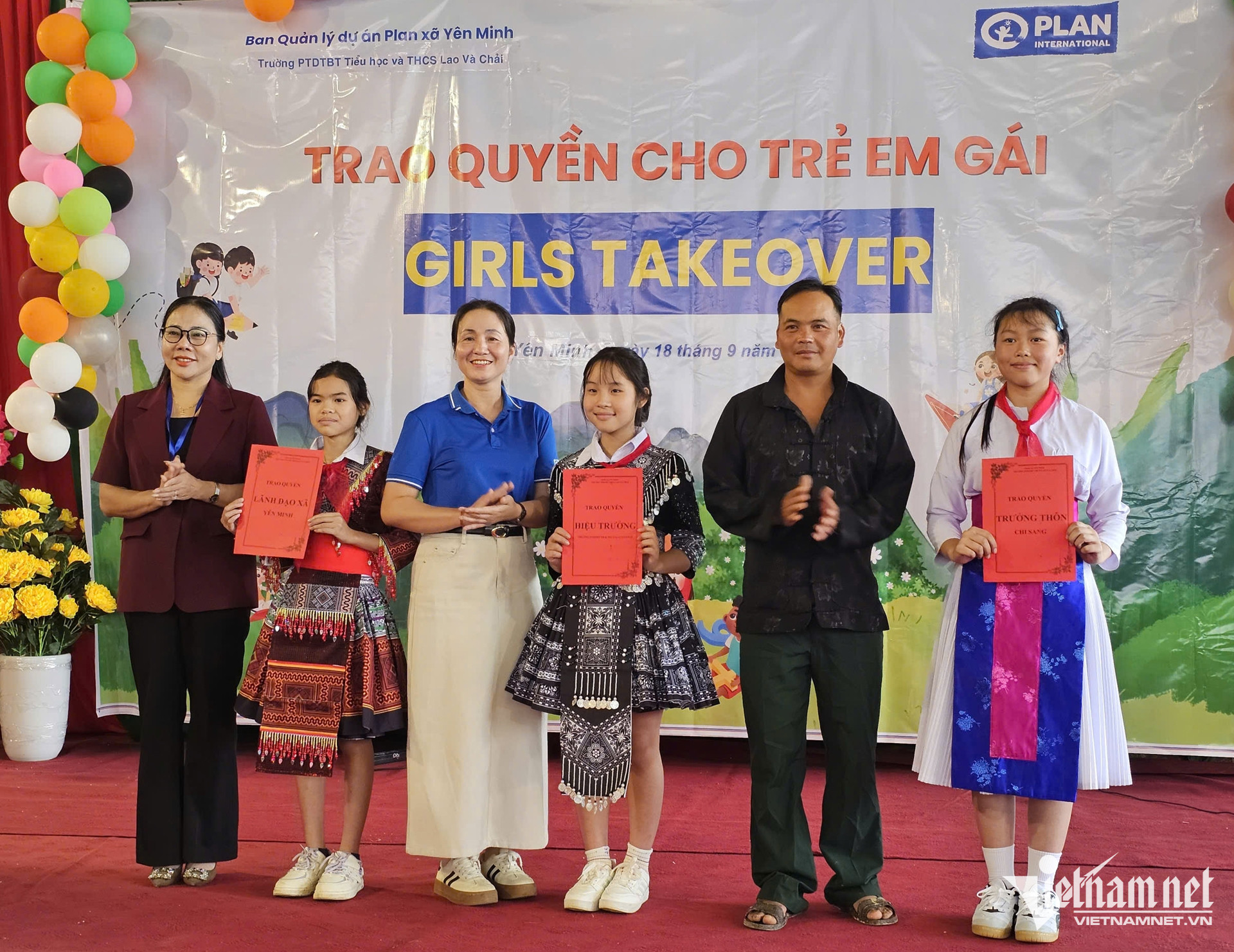 W-truyen thong trao quyen cho tre em gai 02.jpg
