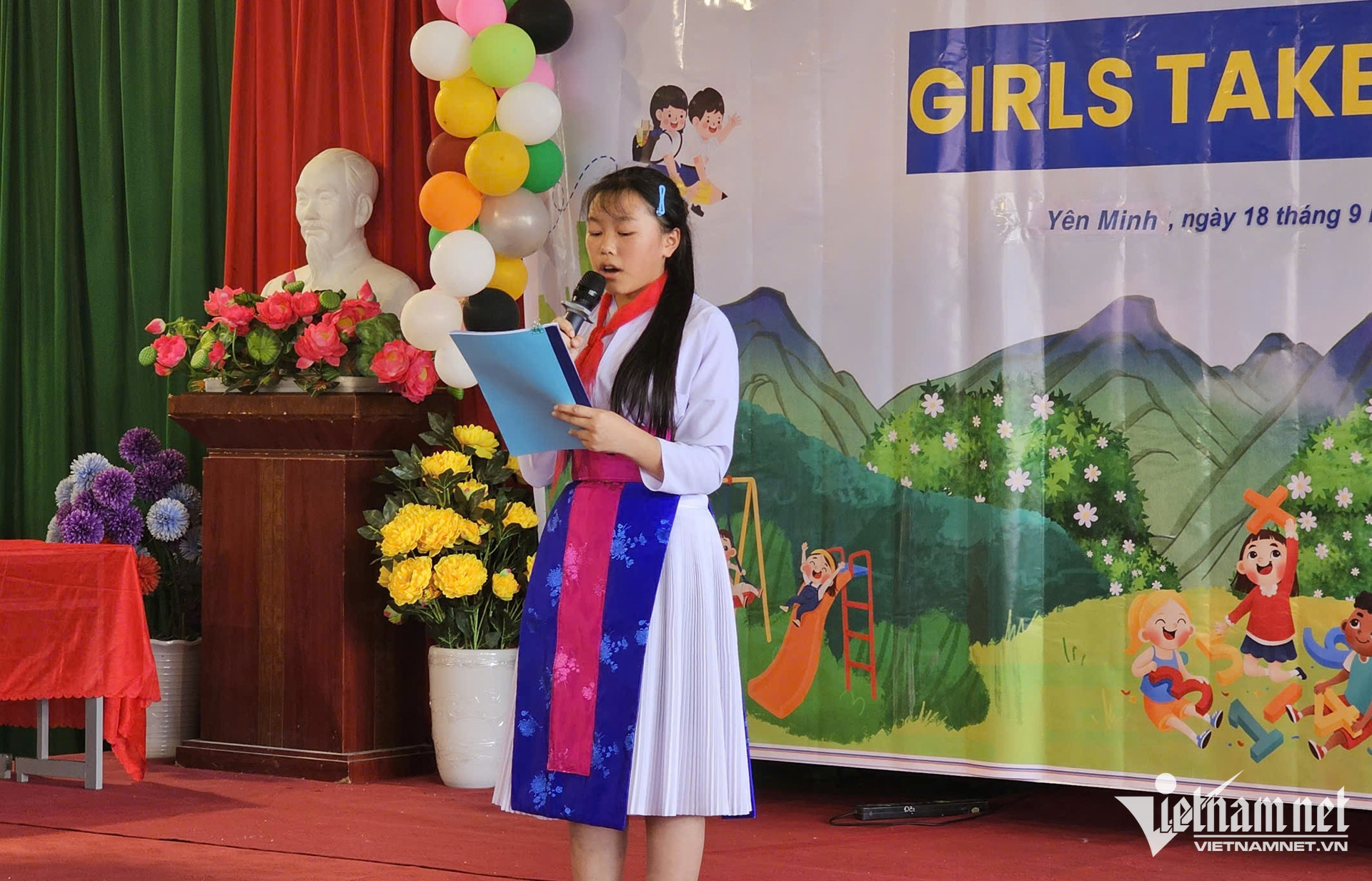 W-truyen thong trao quyen cho tre em gai 1.jpg