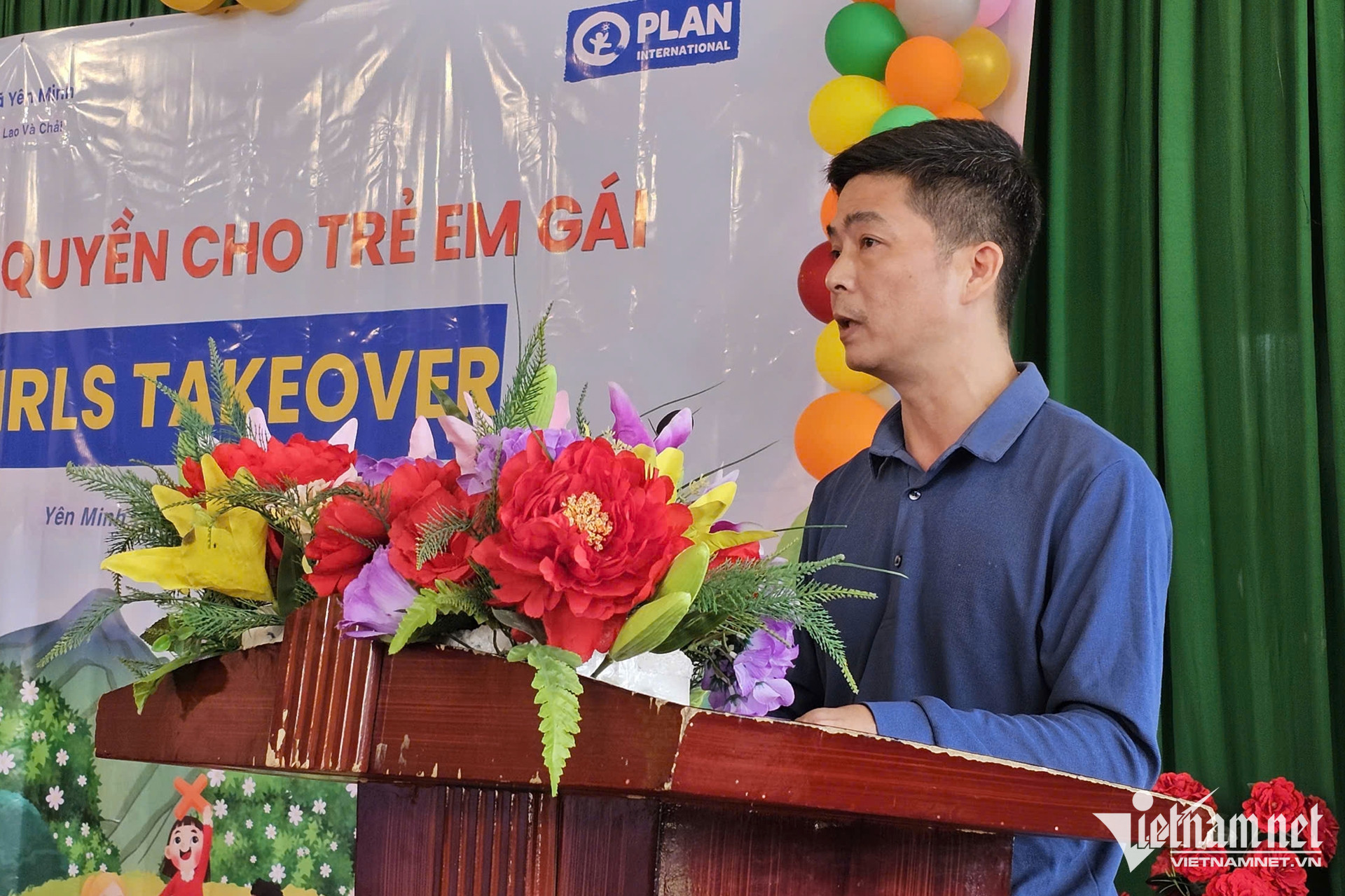 W-truyen thong trao quyen cho tre em gai 3.jpg