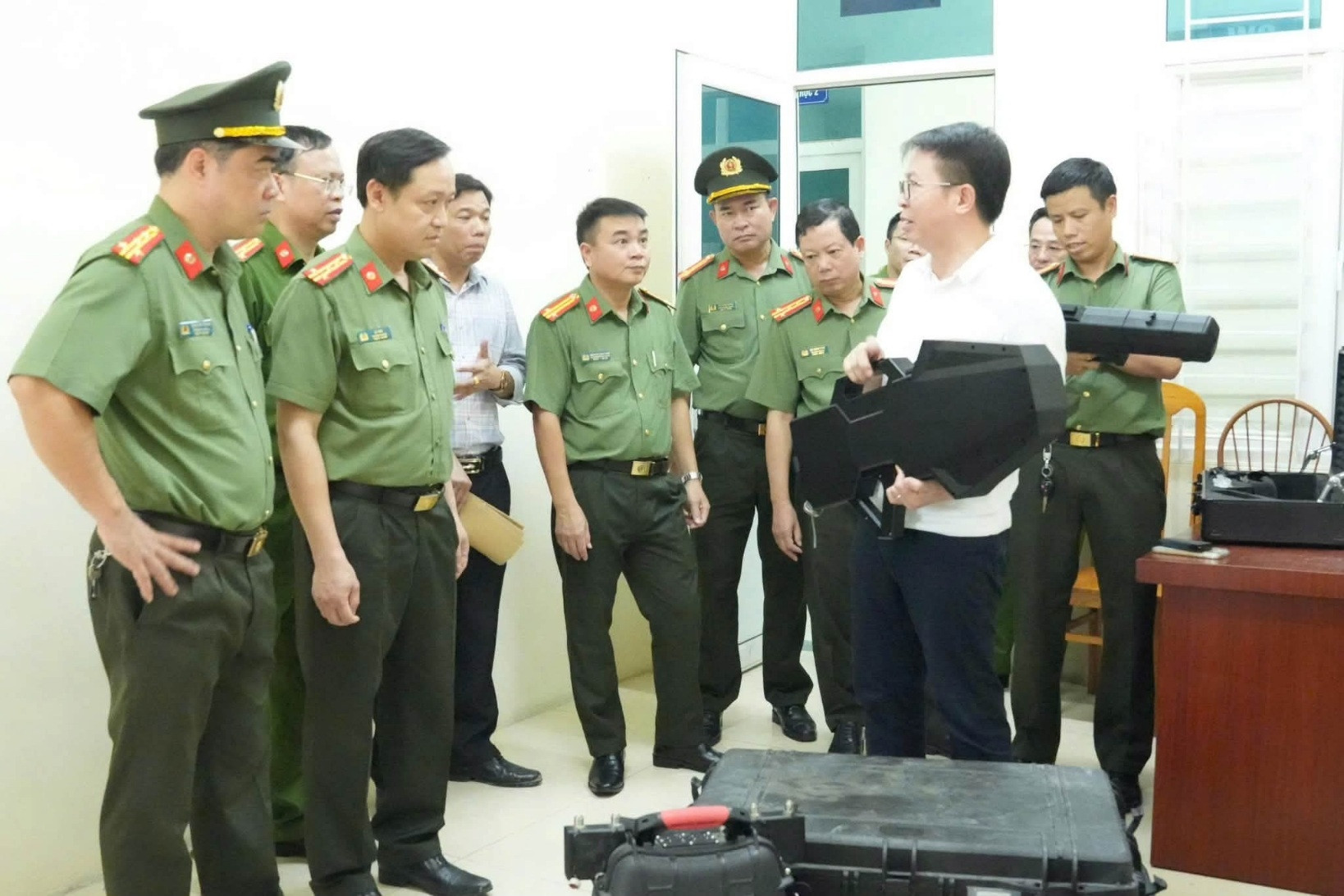 Yêu cầu của Thiếu tướng Nguyễn Minh Tuấn ở nơi phát hiện 11 lượt UAV gần Nội Bài