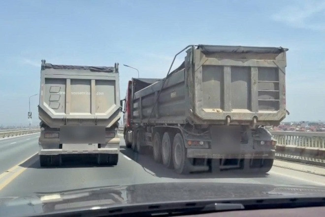 Cục CSGT dự kiến xử phạt ô tô đi 'rùa bò' bám làn trái cao tốc