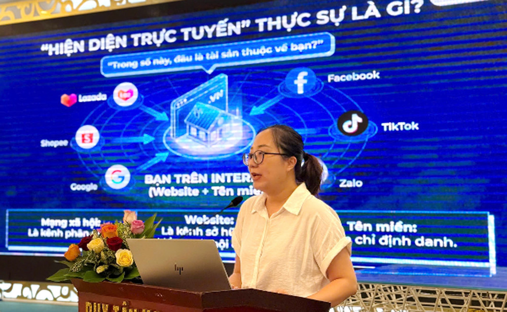 dai dien VNNIC pho bien chinh sach.jpg