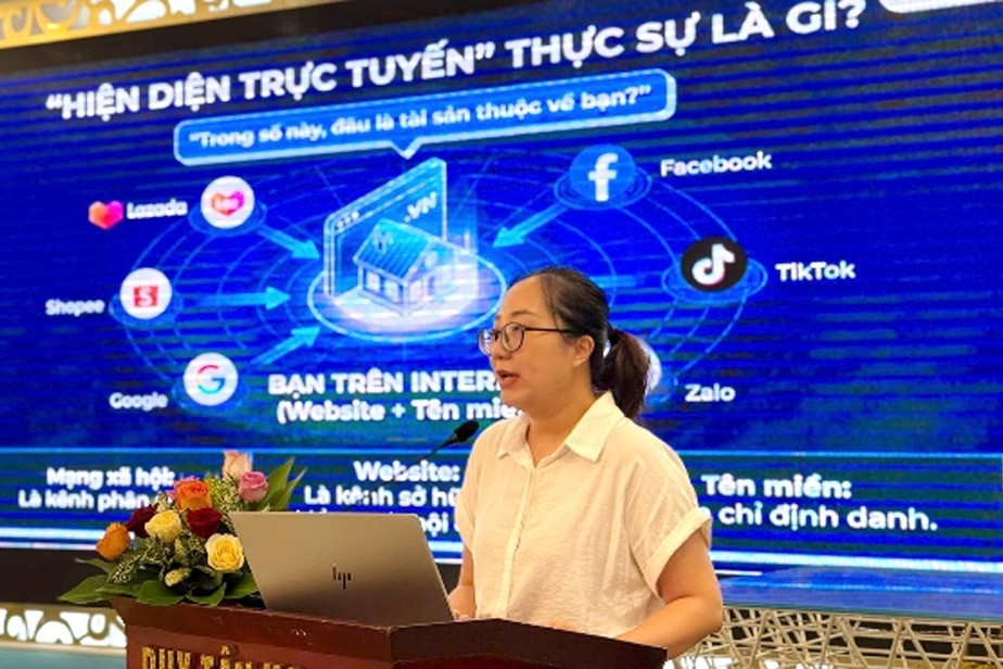 Hỗ trợ sinh viên, hộ kinh doanh tại Huế hiện diện trực tuyến với tên miền “.vn”