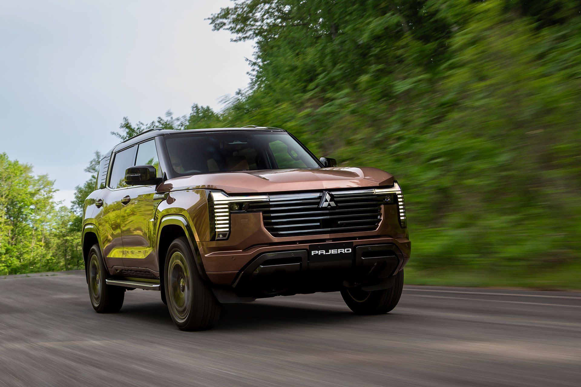 https://static-images.vnncdn.net/vps_images_publish/000001/000003/2026/9/2/mitsubishi-pajero-2027-1-1517.jpg