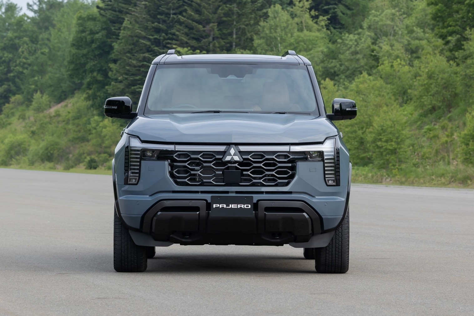 https://static-images.vnncdn.net/vps_images_publish/000001/000003/2026/9/2/mitsubishi-pajero-2027-13-1515.jpg