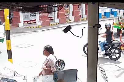 Phóng xe máy tốc độ cao, người đàn ông bay thẳng vào xe buýt sau cú va chạm