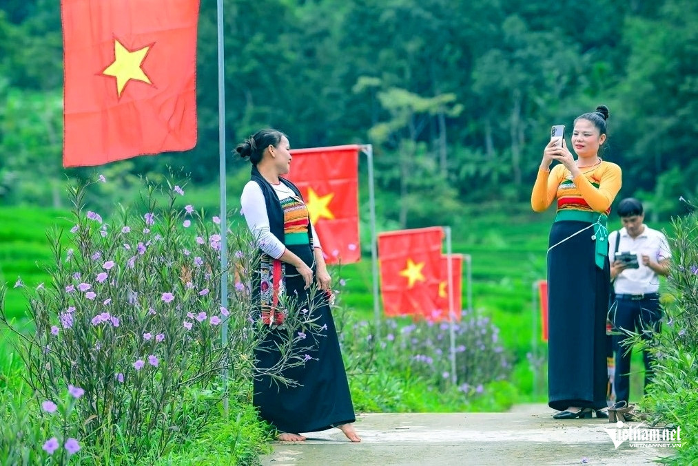 W-a5Rực rỡ cờ hoa mừng Quốc khánh.jpg