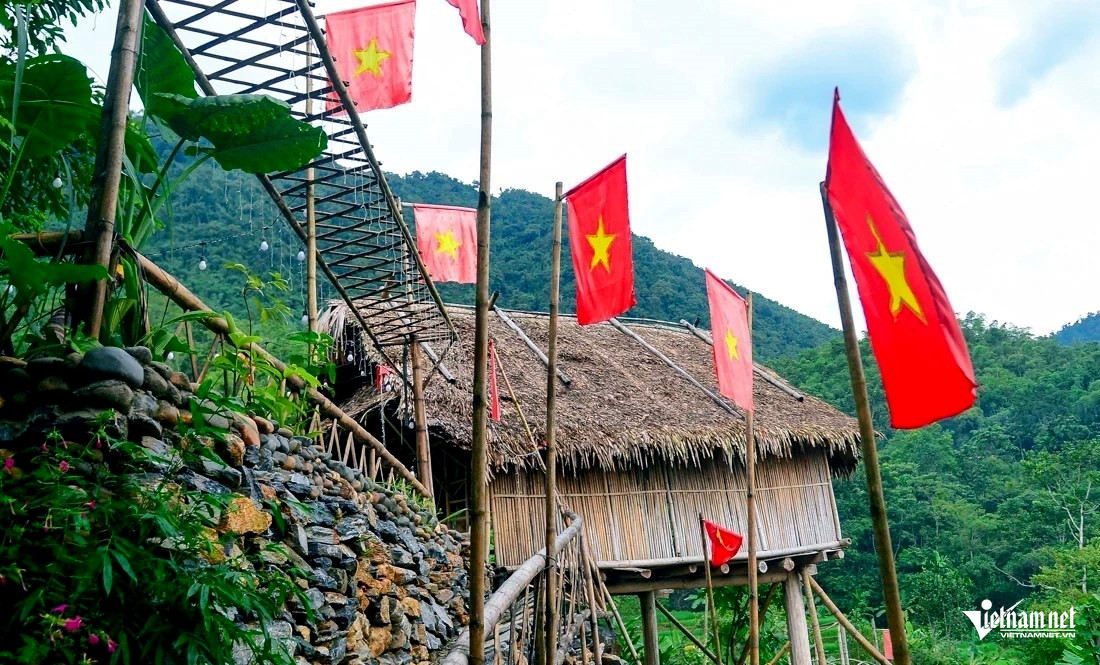 W-a7Rực rỡ cờ hoa mừng Quốc khánh.jpg