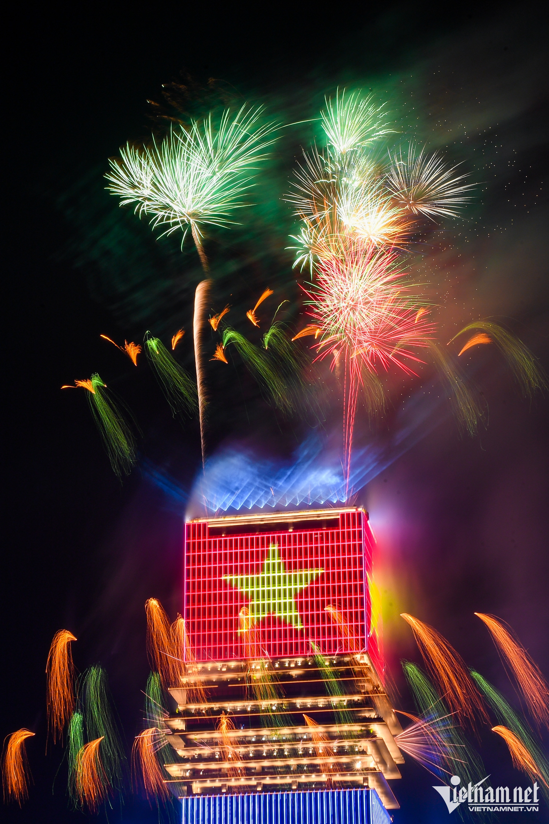 W-pháo hoa TPHCM   Nguyễn Huế 5.jpg