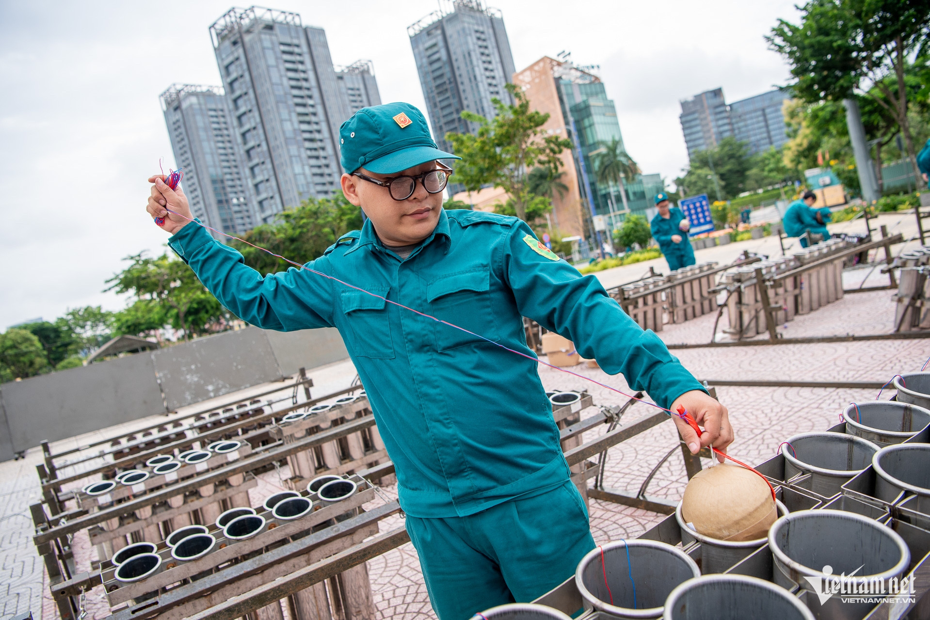 W-Trận địa pháo hoa 2 9 TPHCM  Tuấn Hùng 6.jpg