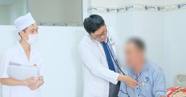 Hai người đàn ông hơn 40 tuổi bị nhồi máu cơ tim, bác sĩ lưu ý dấu hiệu cảnh báo