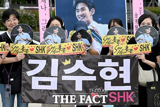 https://static-images.vnncdn.net/vps_images_publish/000001/000003/2026/9/20/kim-soo-hyun-04-5.jpg