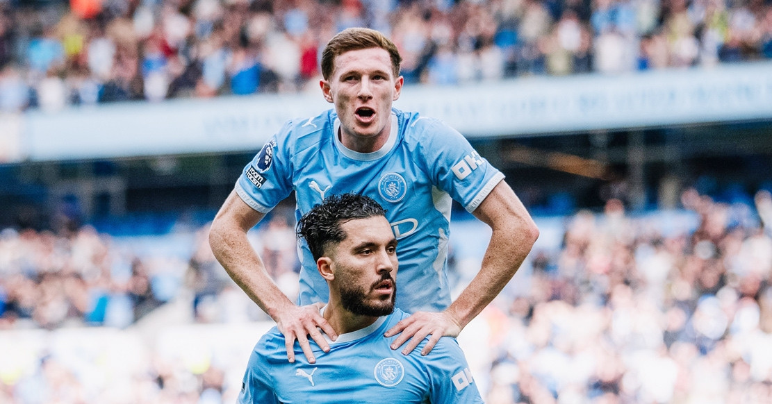 Man City thắng tưng bừng Sunderland, chiếm ngôi đầu bảng