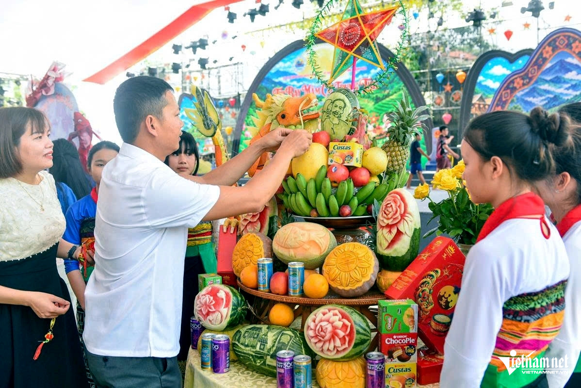 W-a2Mâm cỗ Trung thu đặc biệt.jpg