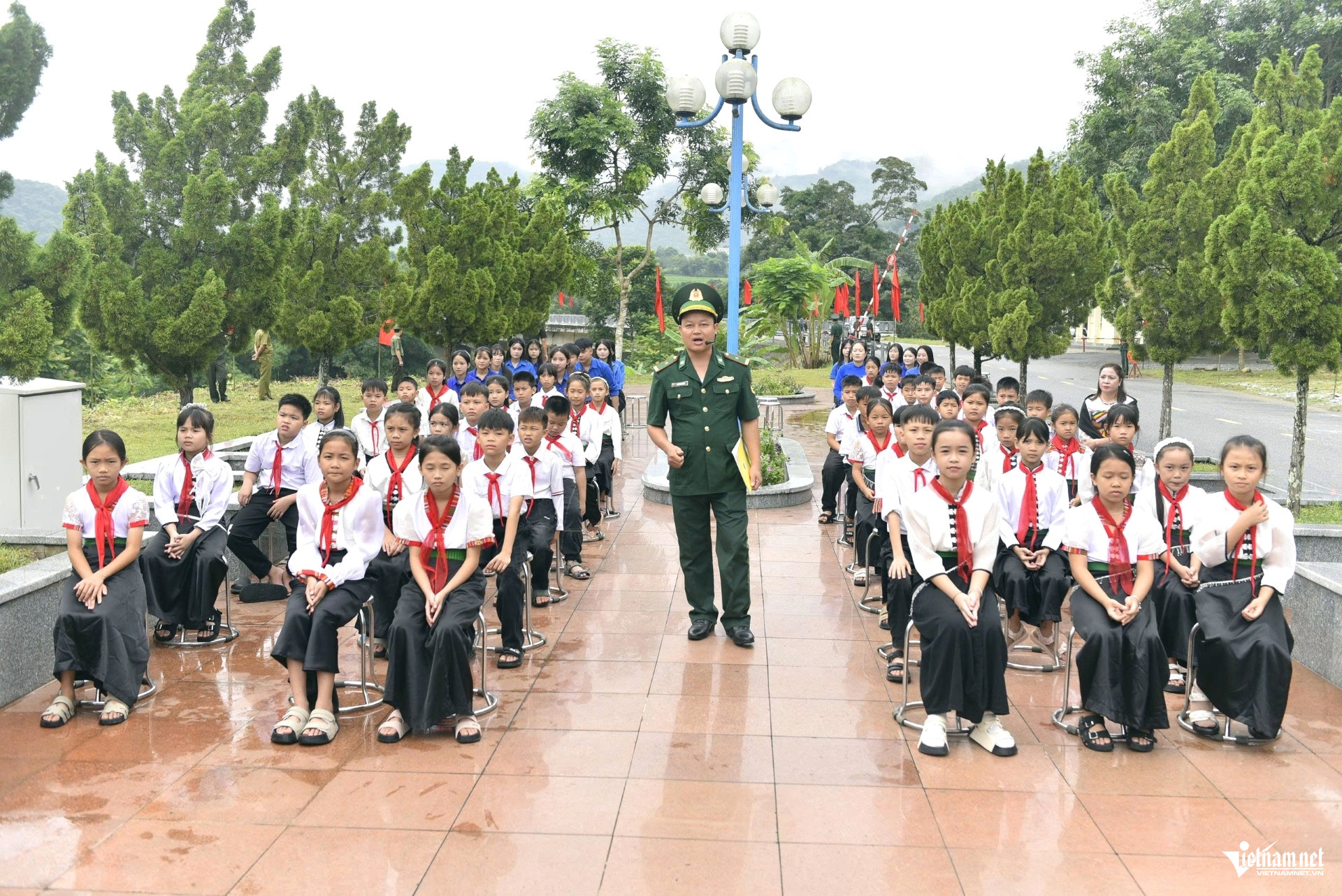 W-a6Mâm cỗ Trung thu đặc biệt.jpg