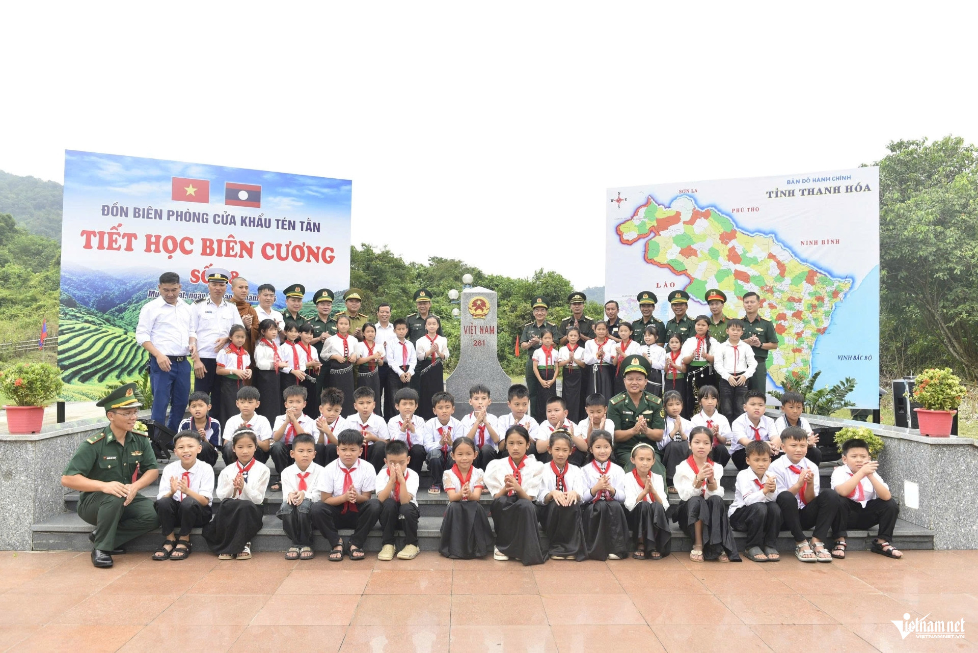 W-a7Mâm cỗ Trung thu đặc biệt.jpg