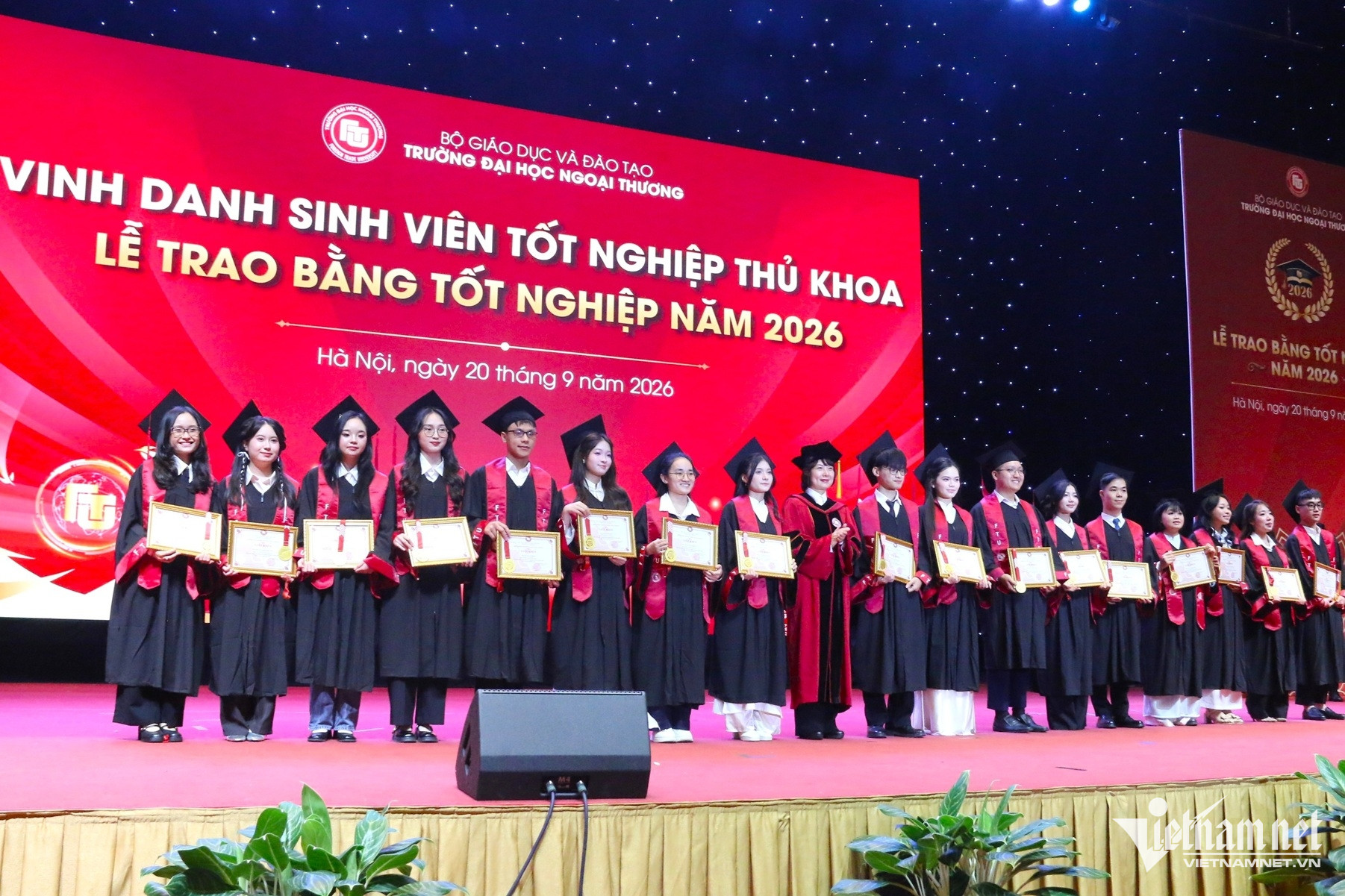 W-thủ khoa ĐH NGoại thương năm 2026.jpg