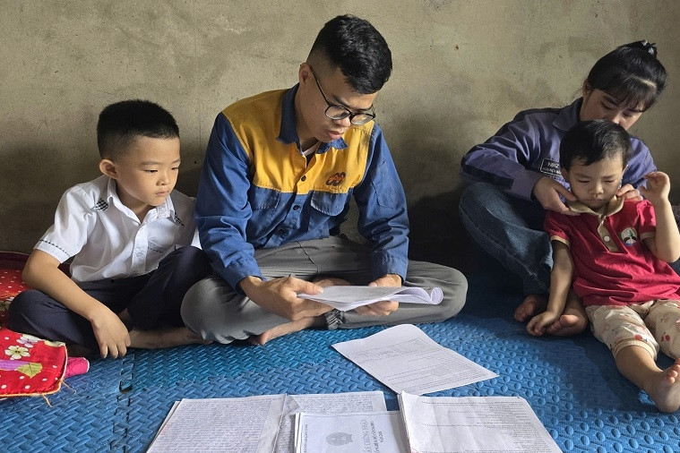 3 bố con đều mắc bệnh máu, người cha khẩn cầu giúp 2 con nhỏ