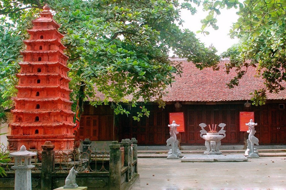 Bí ẩn tín ngưỡng sau những linh vật đá và tháp đất nung hơn 350 năm tuổi