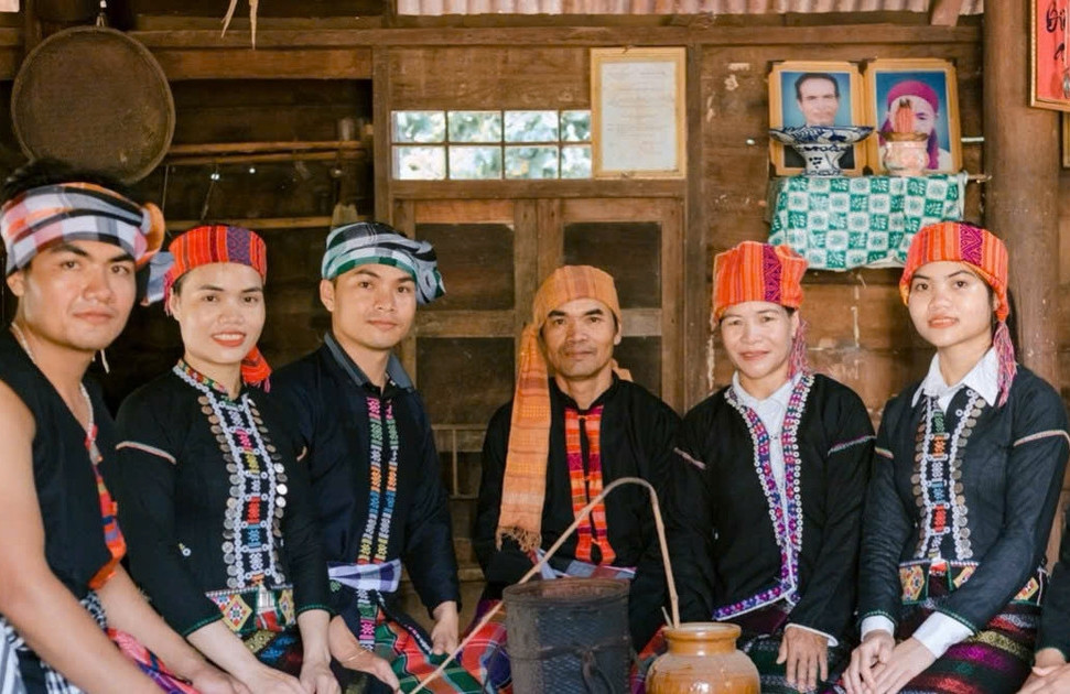 Chàng trai Bru Vân Kiều đưa văn hóa dân tộc lên TikTok, Facebook
