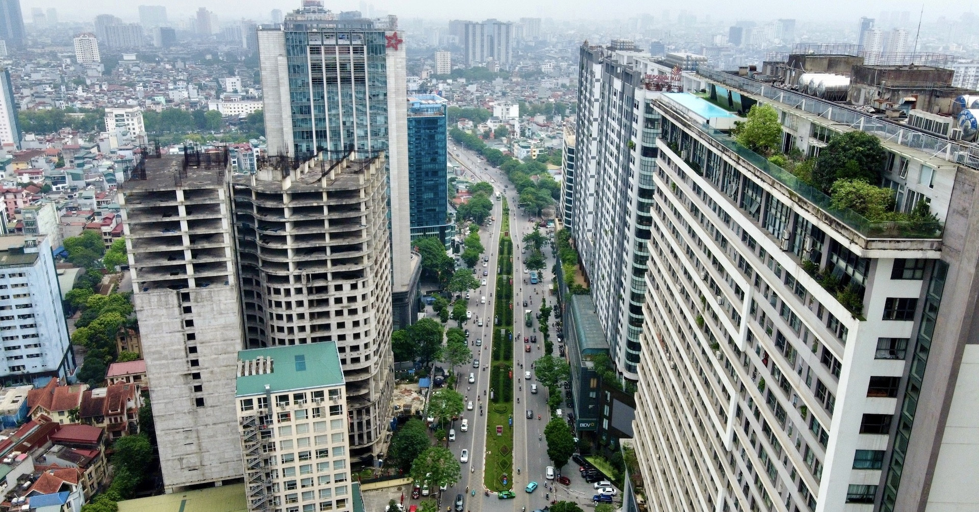 Chung cư hết niên hạn có thể bị phá dỡ, quyền tài sản của người dân sẽ ra sao?