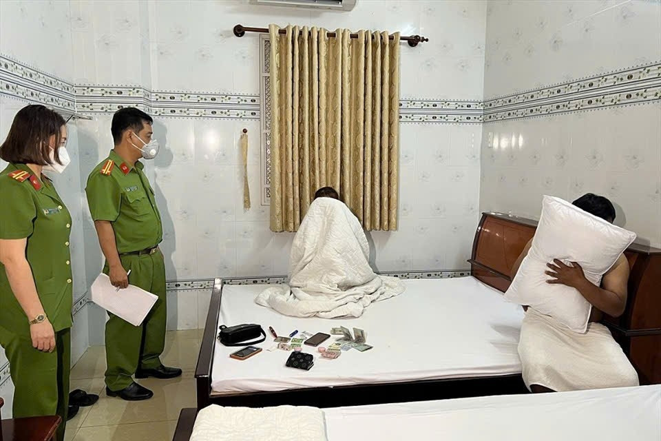 Danh tính cô gái sinh năm 2003 môi giới mại dâm theo 'tour du lịch', giá 10-15 triệu đồng