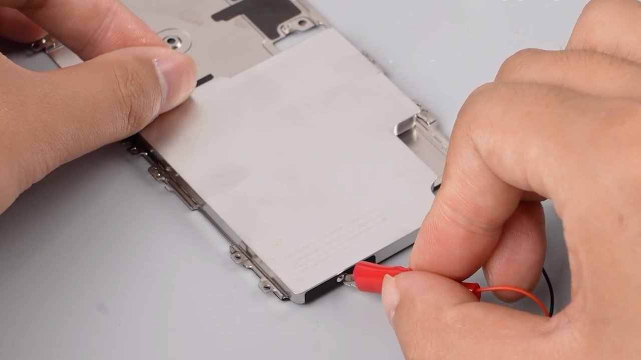 Mổ iPhone 18 Pro 2.png