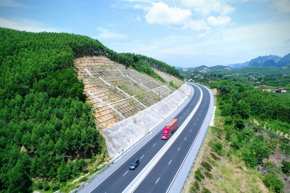 Những con số ấn tượng của đấu thầu qua mạng trong 6 tháng đầu năm 2026