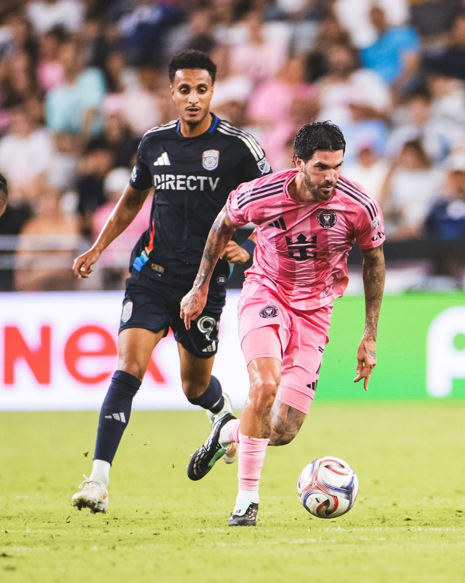 https://static-images.vnncdn.net/vps_images_publish/000001/000003/2026/9/21/suarez-inter-miami-2-862.jpg