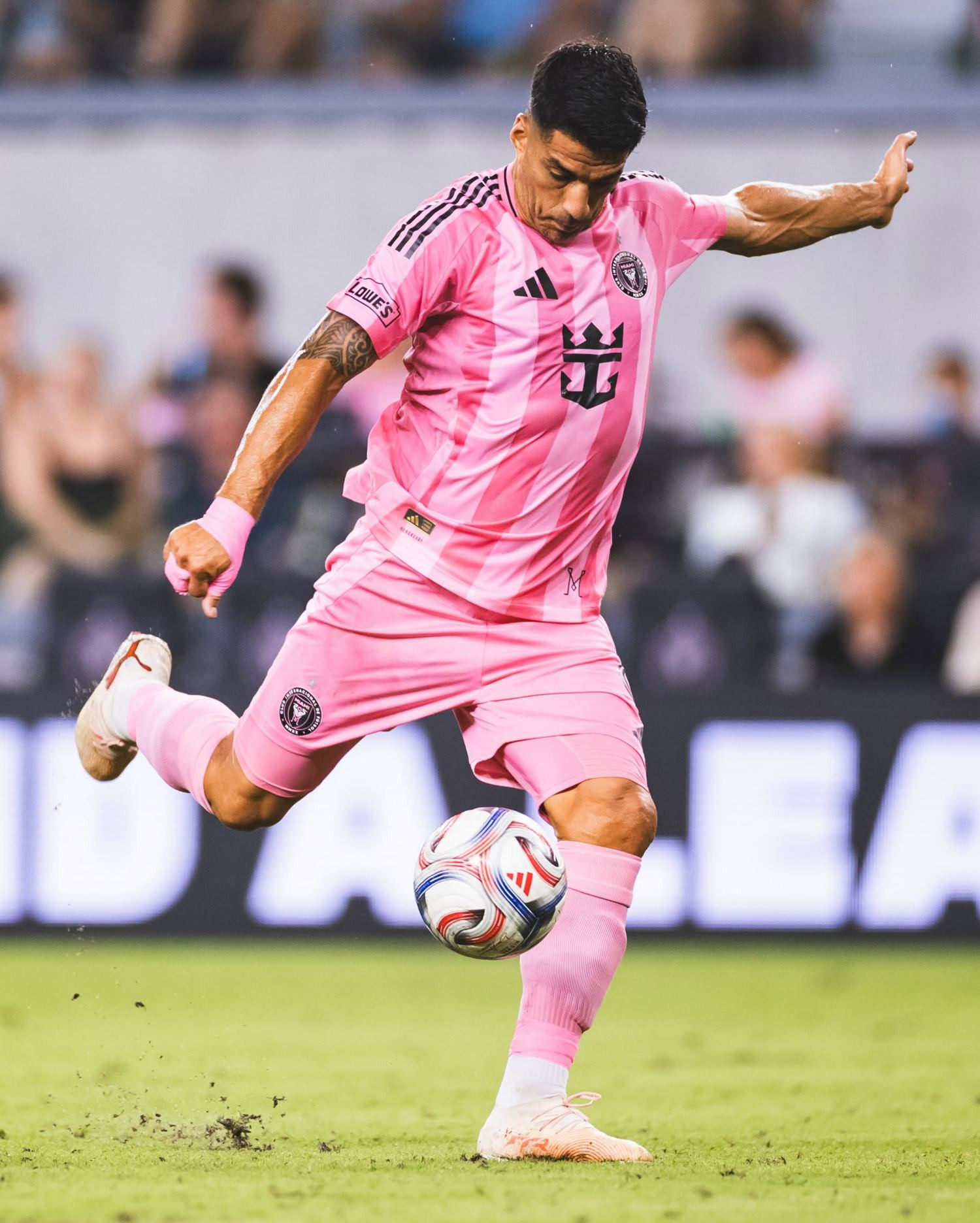 https://static-images.vnncdn.net/vps_images_publish/000001/000003/2026/9/21/suarez-inter-miami-861.jpg