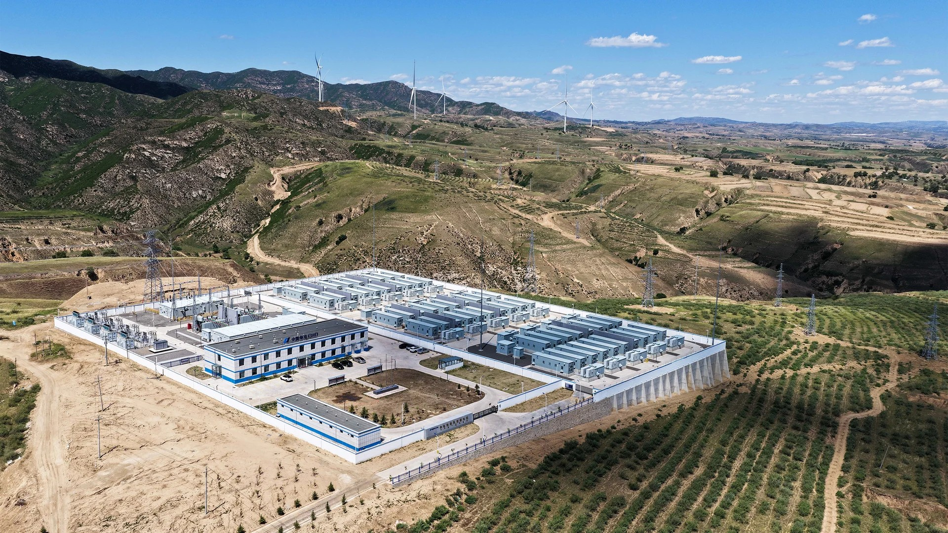 A wind and solar-powered data center in Inner Mongolia [Photo: Li Zhipeng/Xinhua/