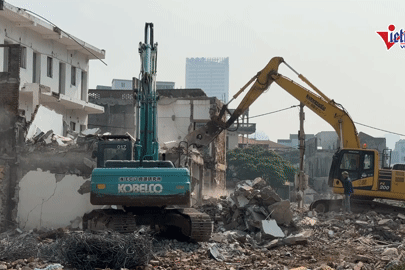 Cận cảnh máy xúc hạng nặng phá dỡ nhà, mở đường hơn 500 tỷ đồng ở Hà Nội