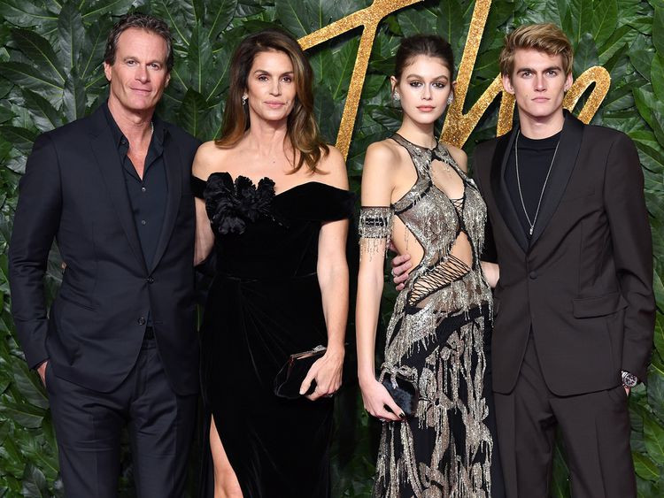 cindy crawford rande gerber 3 b321754a0de240deb889daa9adb0b94d.jpg