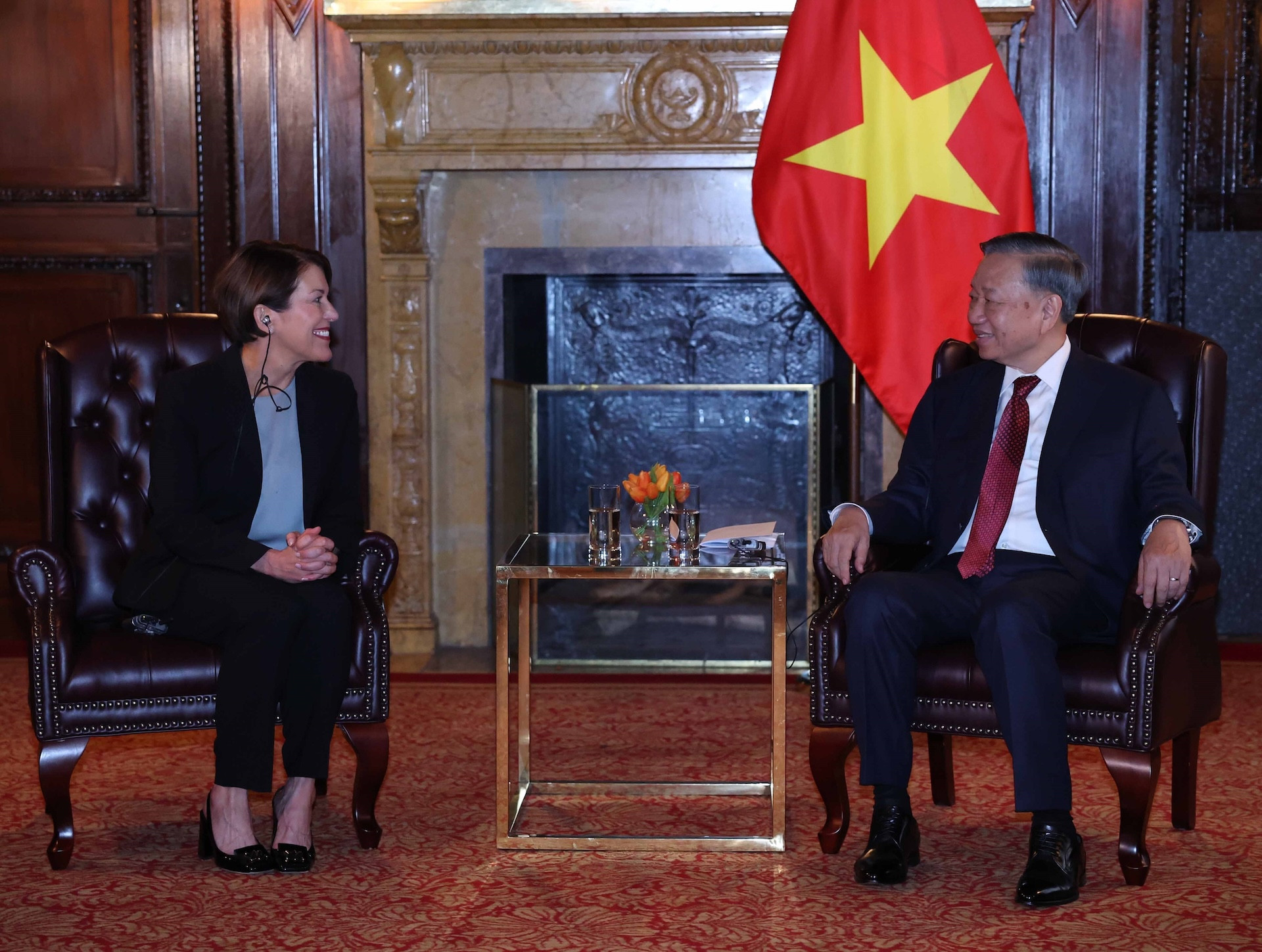 vna_potal_tong_bi_thu_chu_tich_nuoc_to_lam_tiep_hieu_truong_truong_kinh_doanh_standford__9039934.jpg