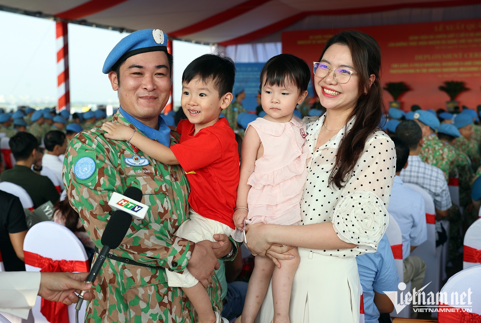 https://static-images.vnncdn.net/vps_images_publish/000001/000003/2026/9/22/w-gin-giu-hoa-binh-958.jpg
