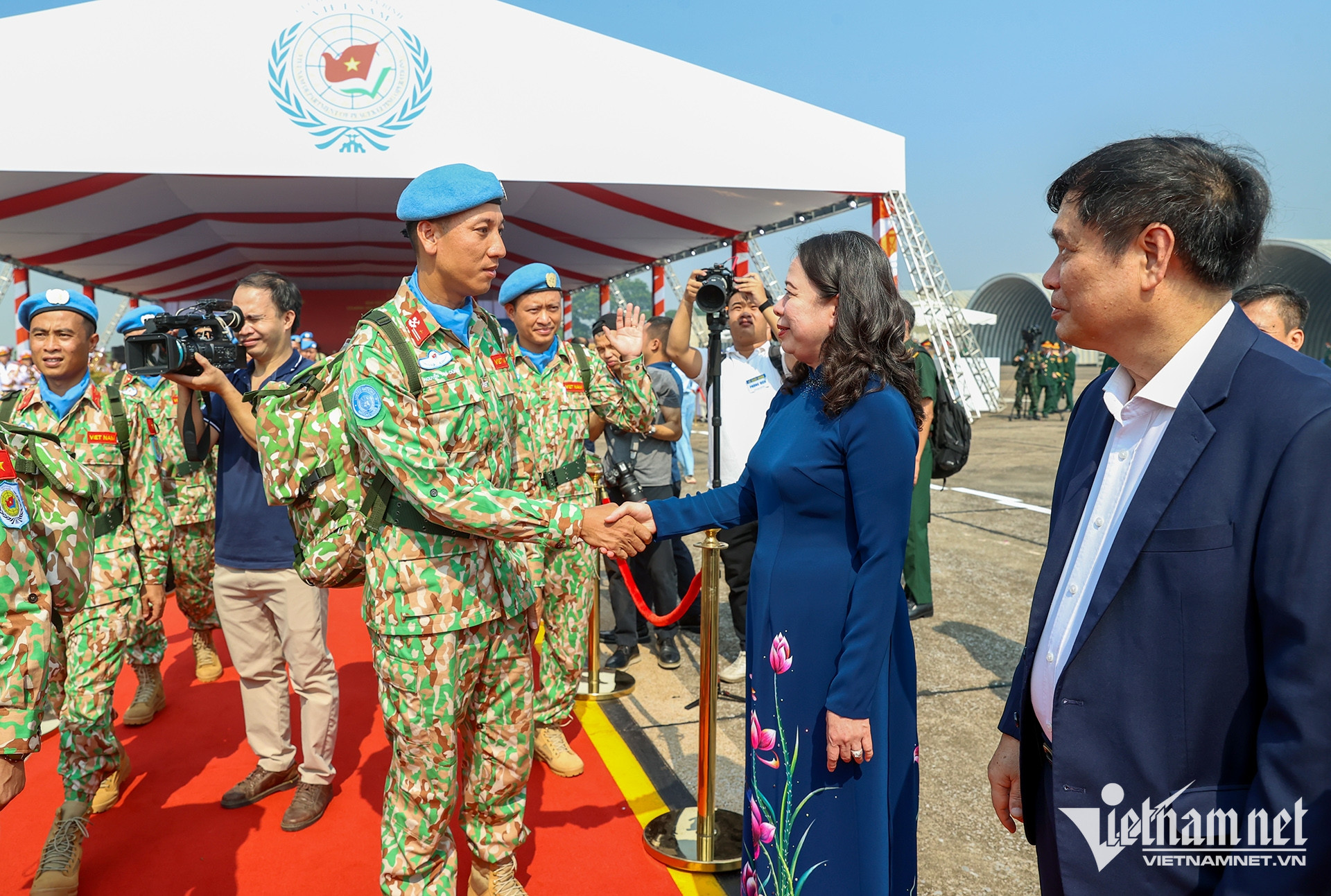https://static-images.vnncdn.net/vps_images_publish/000001/000003/2026/9/22/w-gin-giu-hoa-binh-970.jpg
