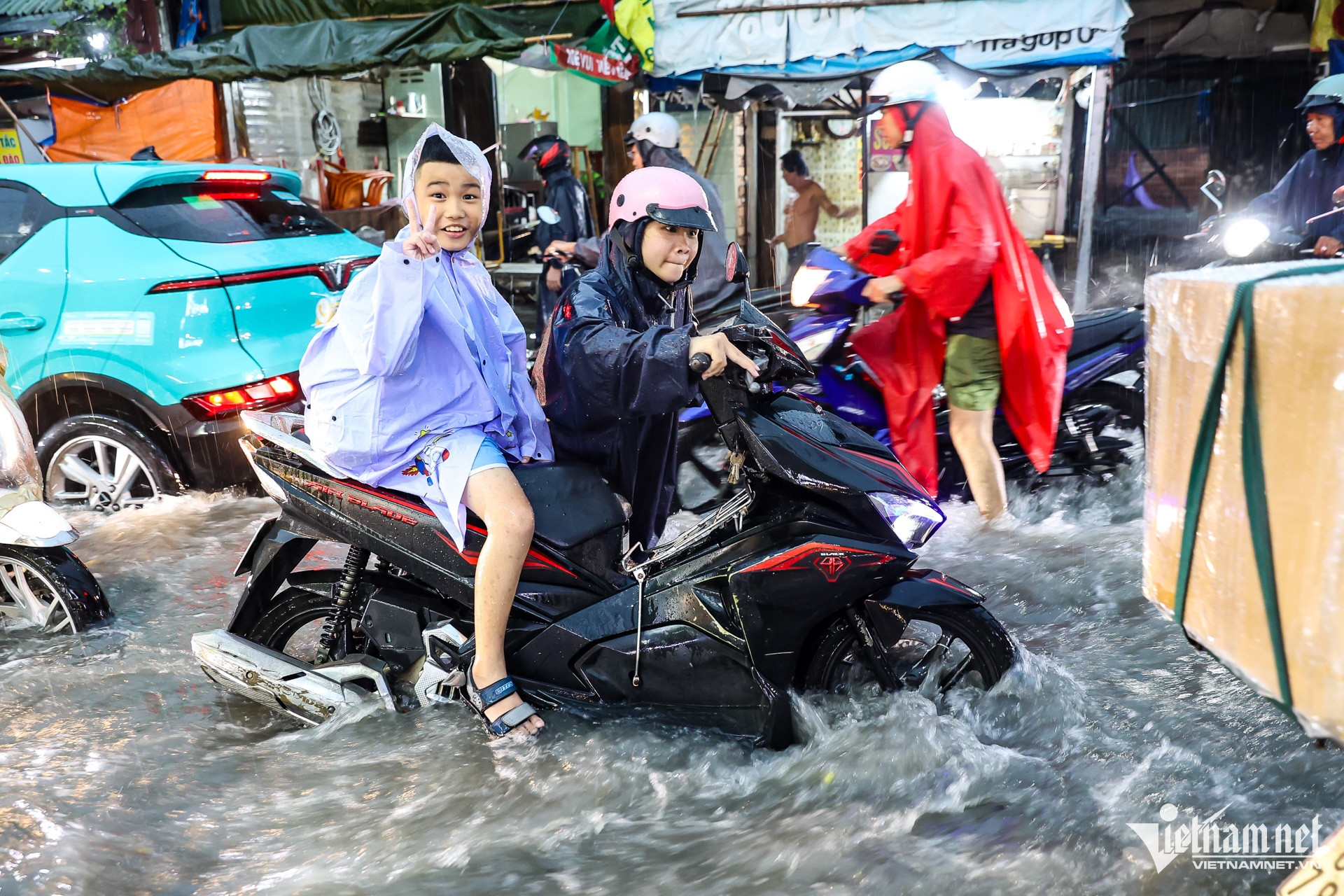 W-HDND TPHCM   Nguyễn Huế 13.jpg